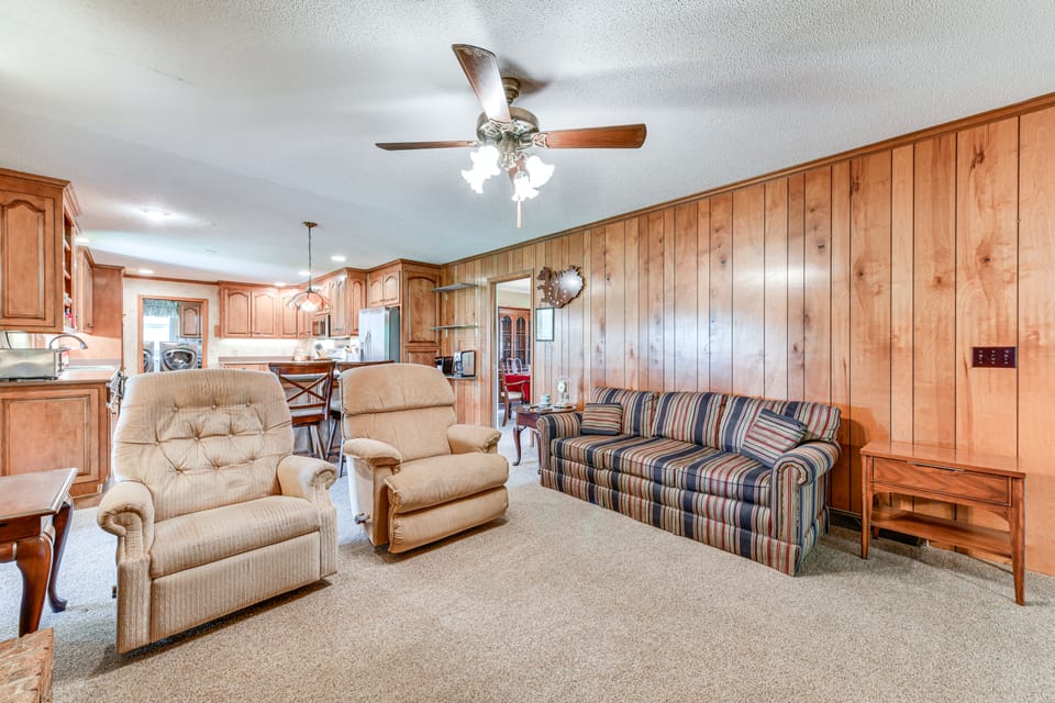 Spacious Mount Pleasant Home w/ Grill & Yard! House in North Carolina
