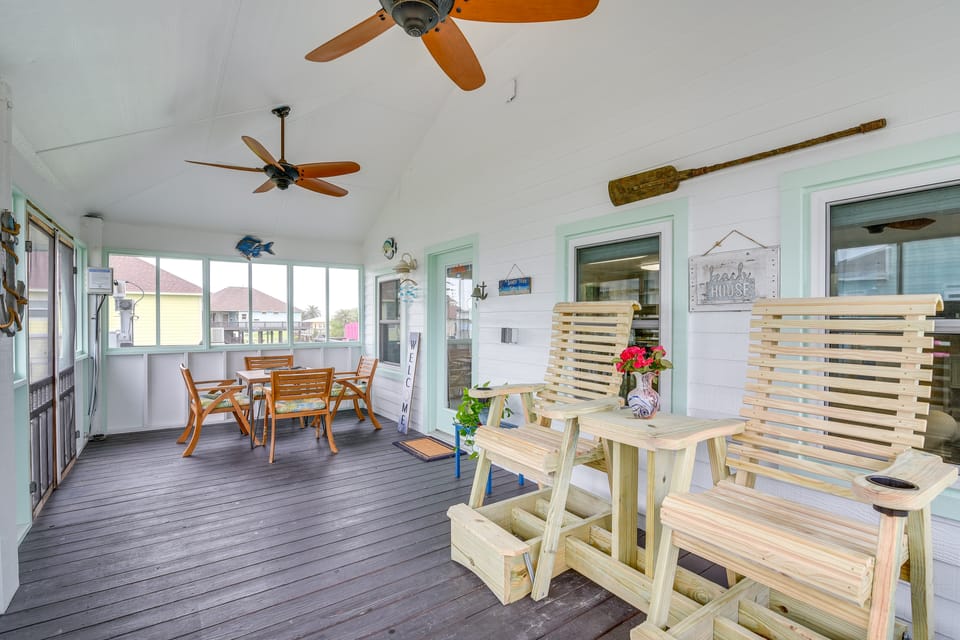 Retreat w/ Hot Tub & Fenced Yard: Walk to Beach House in Bolivar Peninsula