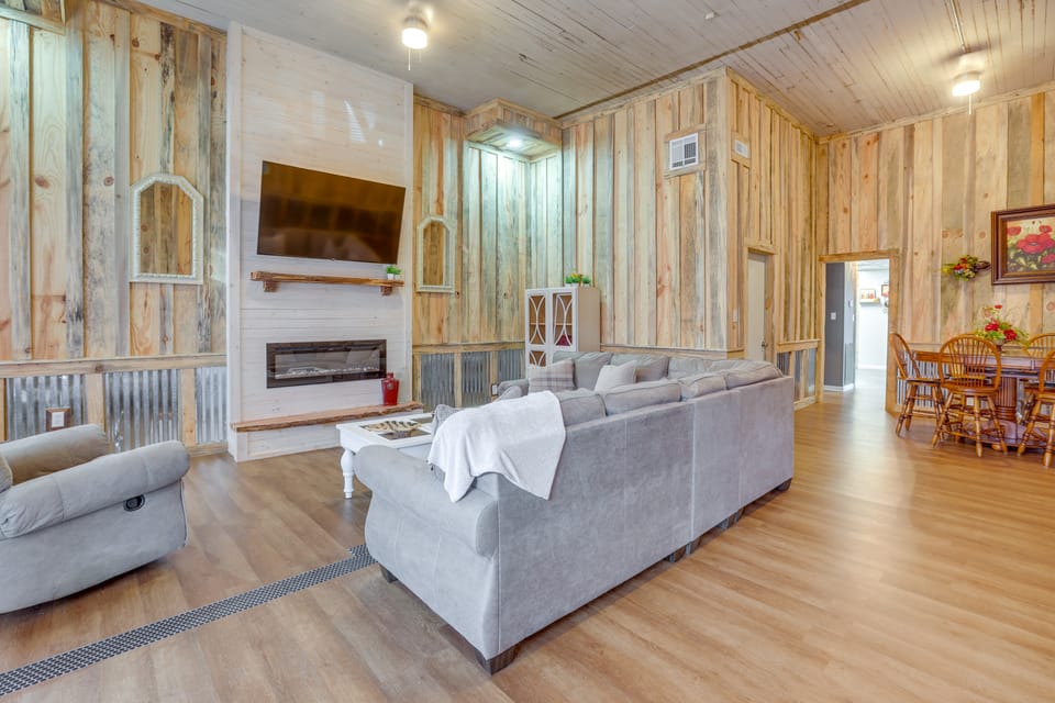 Downtown Lineville Vacation Rental ~ 10 Mi to Lake Apartment in Alabama