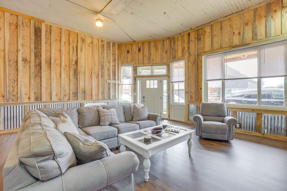 Downtown Lineville Vacation Rental ~ 10 Mi to Lake Apartment in Alabama