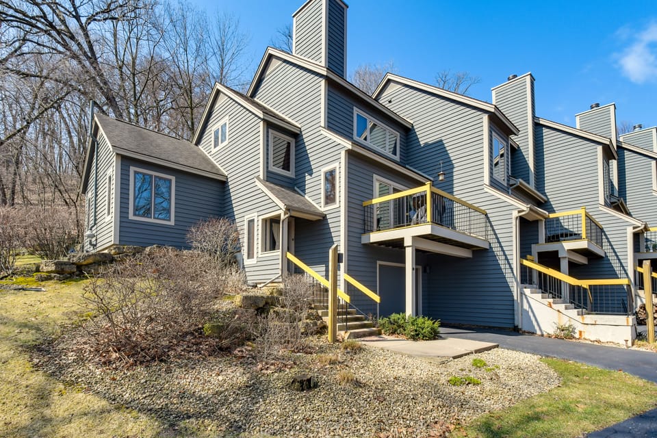Galena Townhome w/ Deck & Golf Course View! Apartment in Iowa