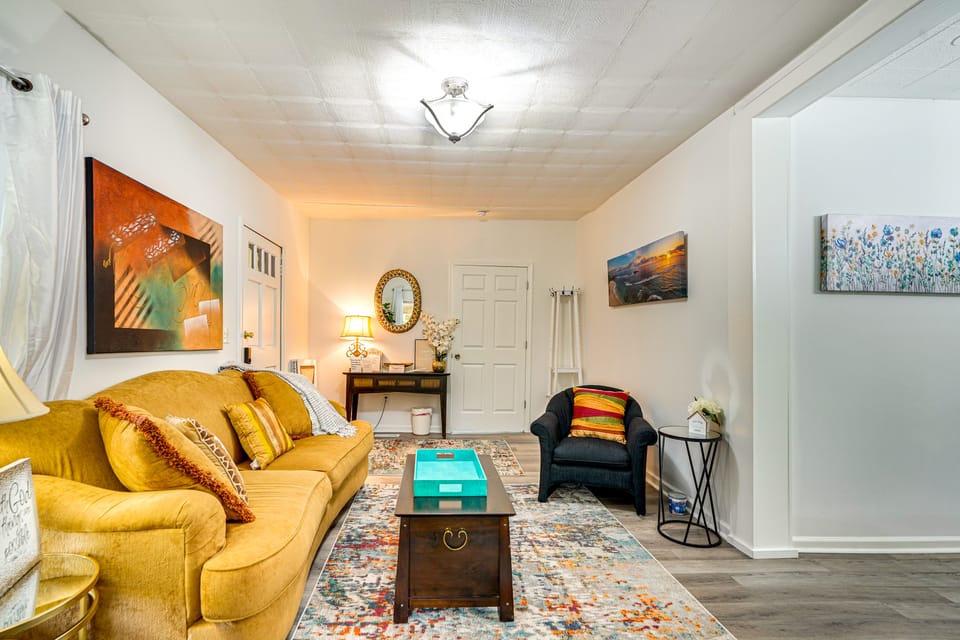 Lakeview Vacation Rental - Walk to Crystal Lake! House in North Carolina