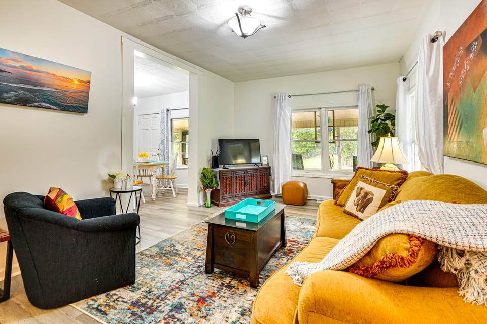 Lakeview Vacation Rental - Walk to Crystal Lake! House in North Carolina
