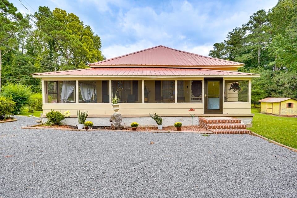 Lakeview Vacation Rental - Walk to Crystal Lake! House in North Carolina