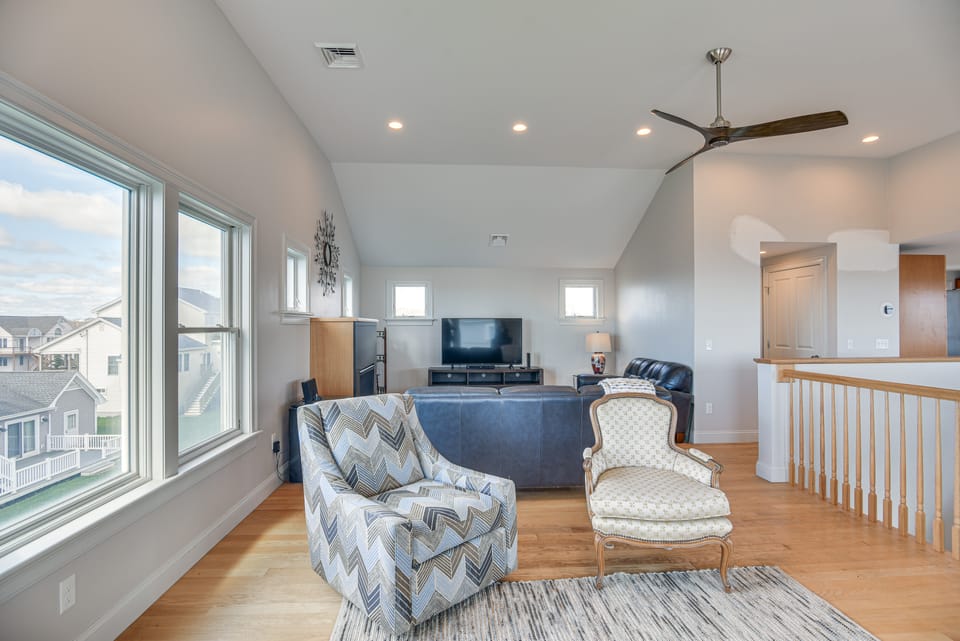 Narragansett Home w/ Scenic Views: Walk to Beach! House in Narragansett Beach