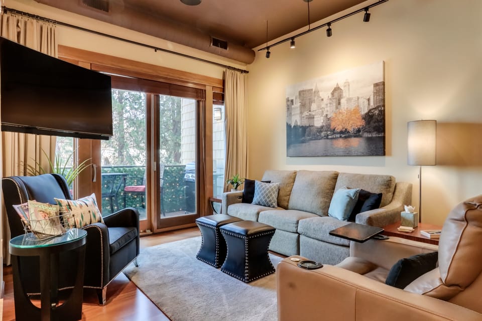 Walk Downtown: Stunning Condo w/ Attached Garage Apartment in Coeur dAlene