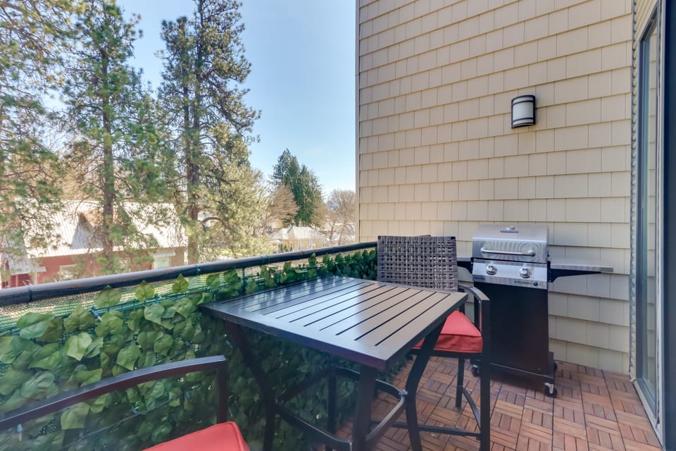 Walk Downtown: Stunning Condo w/ Attached Garage Apartment in Coeur dAlene