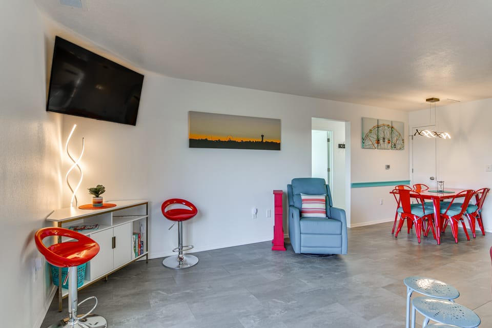 Strip View! Retreat 4 Mi to Silver Dollar City Apartment in Branson