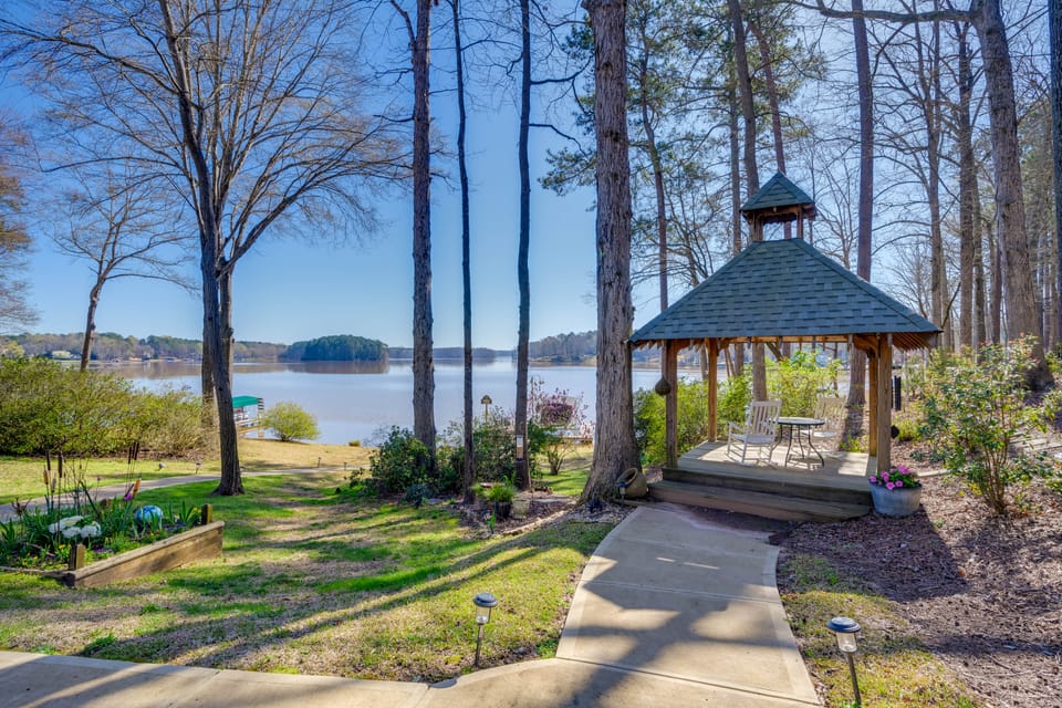 Lakefront Lake Oconee Home: Boat Dock + Hot Tub House in South Carolina