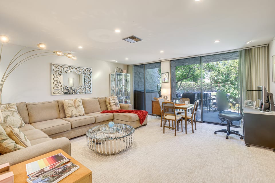 Palm Springs Condo: 3 Fenced Patios, Pool Access Apartment in Palm Springs
