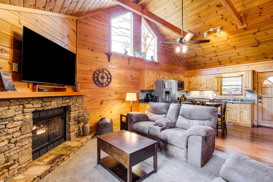 Cozy Sevierville Cabin w/ Hot Tub, Mountain Views! House in Sevier County