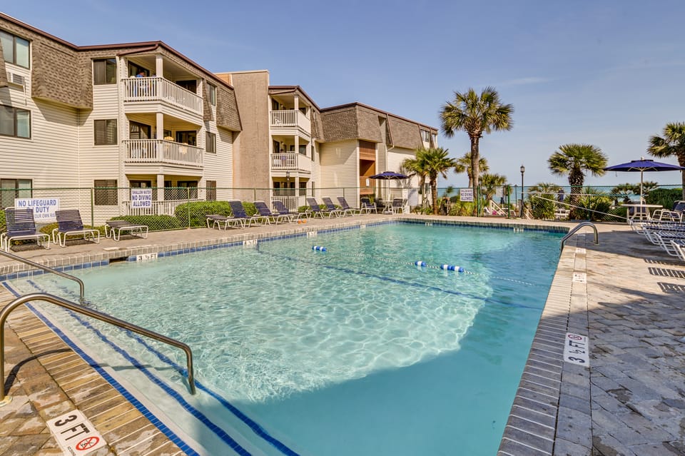 Steps to Sea! Sunny Gem w/ Pool in Myrtle Beach Apartment in Myrtle Beach