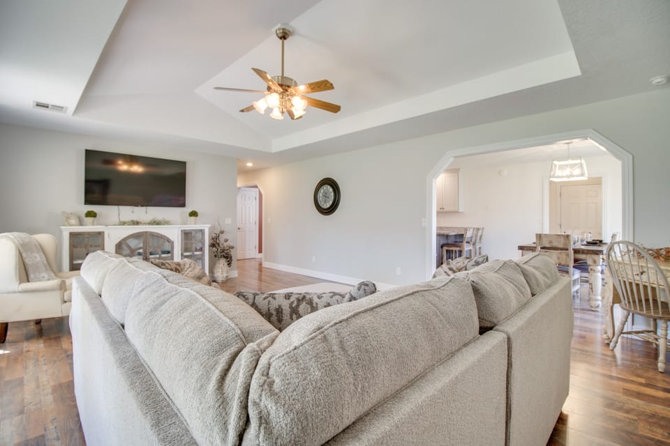 2 Mi to Grand Lake: Grove Home w/ Fenced-In Yard House in Grove