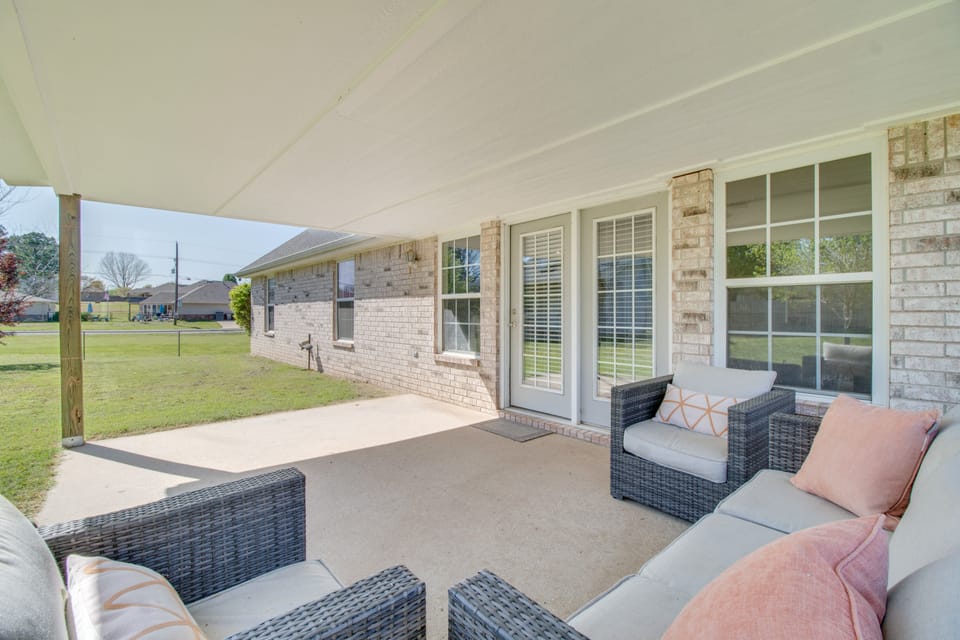 2 Mi to Grand Lake: Grove Home w/ Fenced-In Yard House in Grove