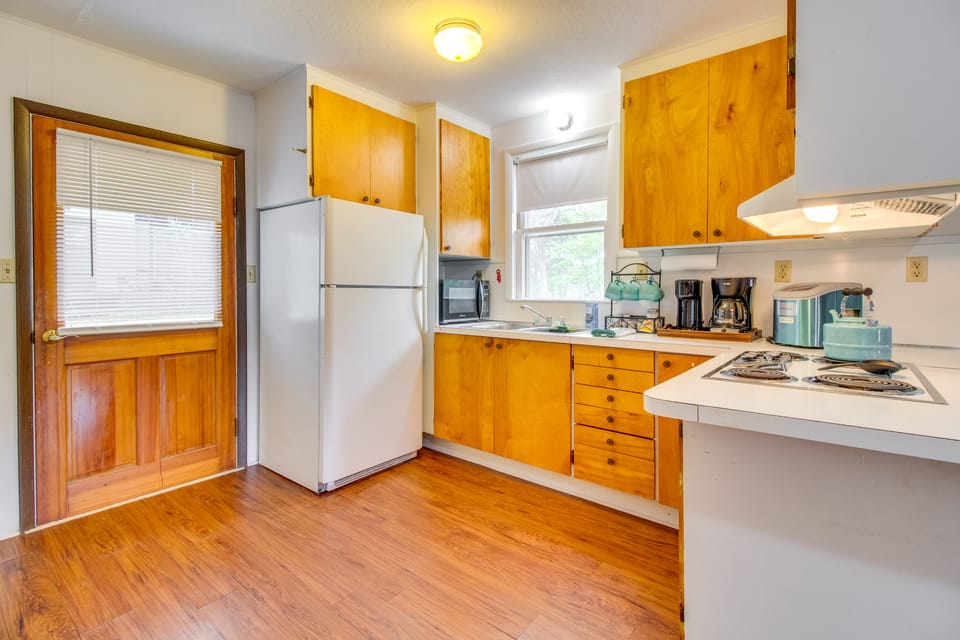 Cozy Elizabeth Studio w/ Deck Near Norfork Lake! Apartment in Norfork Lake