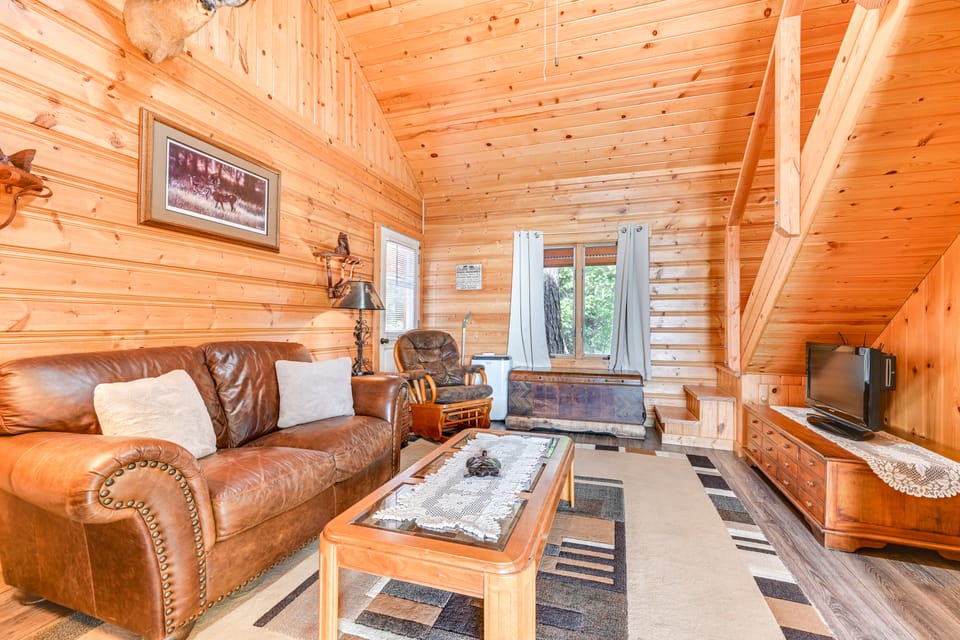 Secluded Bigfork Cabin w/ Canoes & Views! House in Idaho
