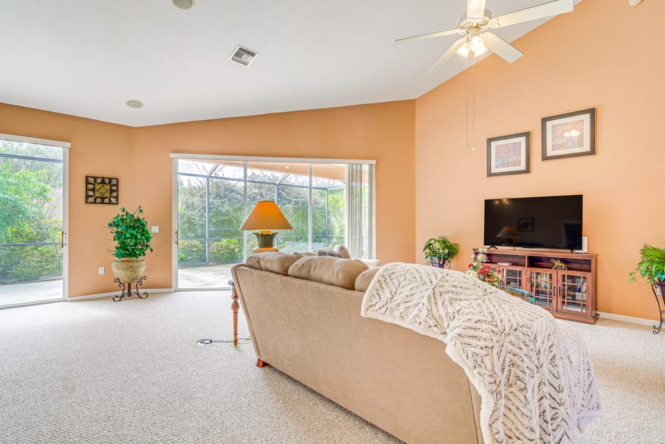 1 Mi to Rainbow Springs State Park: Home w/ Lanai! House in Florida