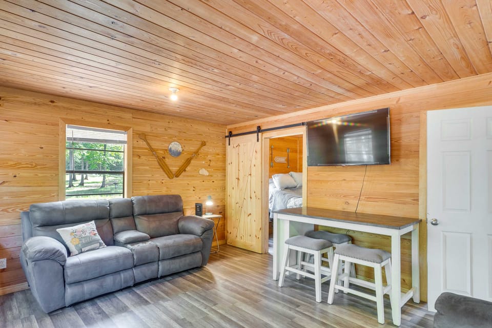 Quiet Hemphill Cabin Retreat Near Toledo Bend Lake House in Toledo Bend Reservoir
