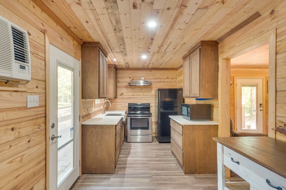 Quiet Hemphill Cabin Retreat Near Toledo Bend Lake House in Toledo Bend Reservoir