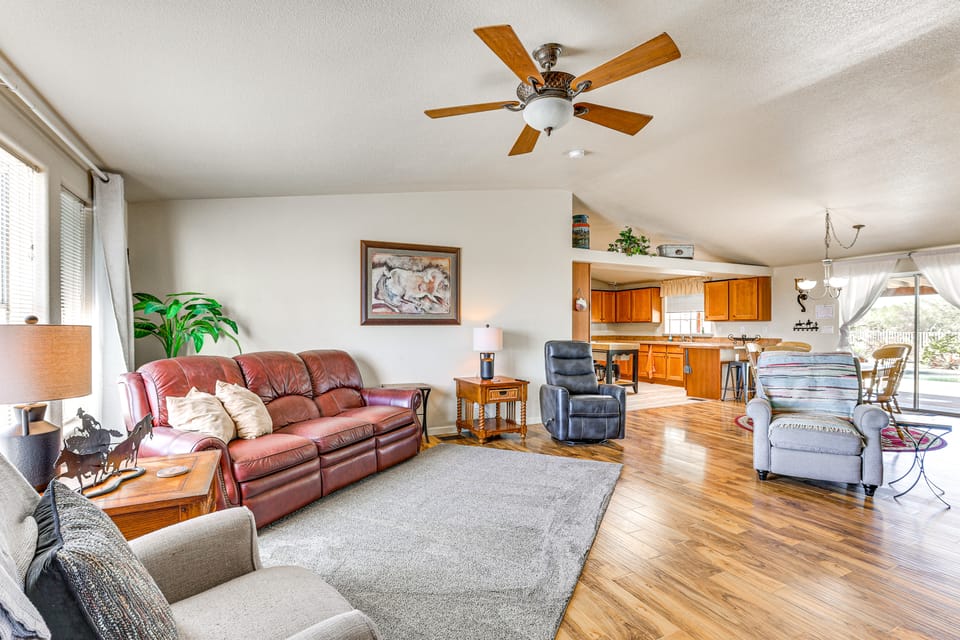 Furnished Patio! Group Desert Escape in Morristown House in Maricopa County