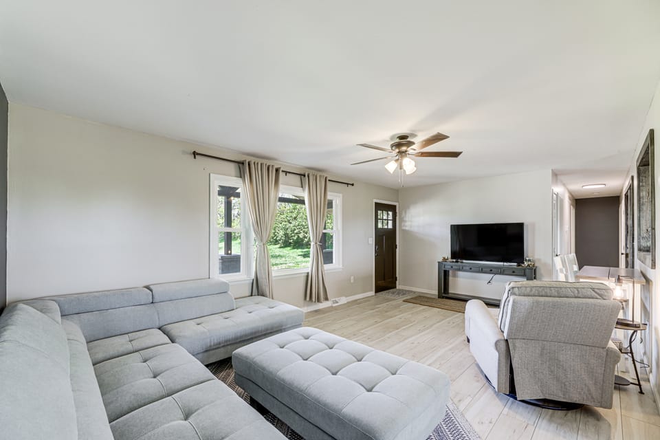 Dry Ridge Farmhouse w/ Hot Tub + Game Room! House in Ohio