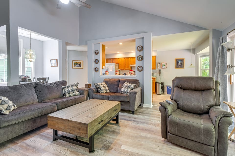 Family-Friendly Silverdale Home w/ Private Deck! House in Silverdale