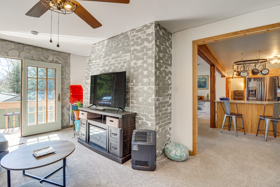 Lovely Tobyhanna Getaway w/ Game Room & Fire Pit! House in Coolbaugh Township