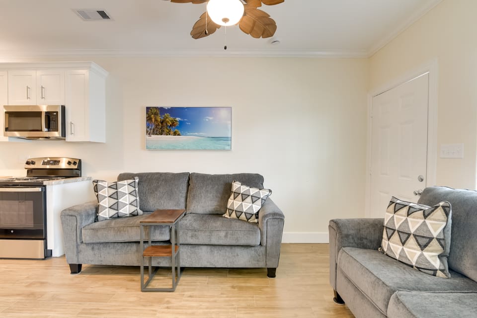 Walk to Pleasure Pier! Extended Stay in Galveston House in Galveston Island