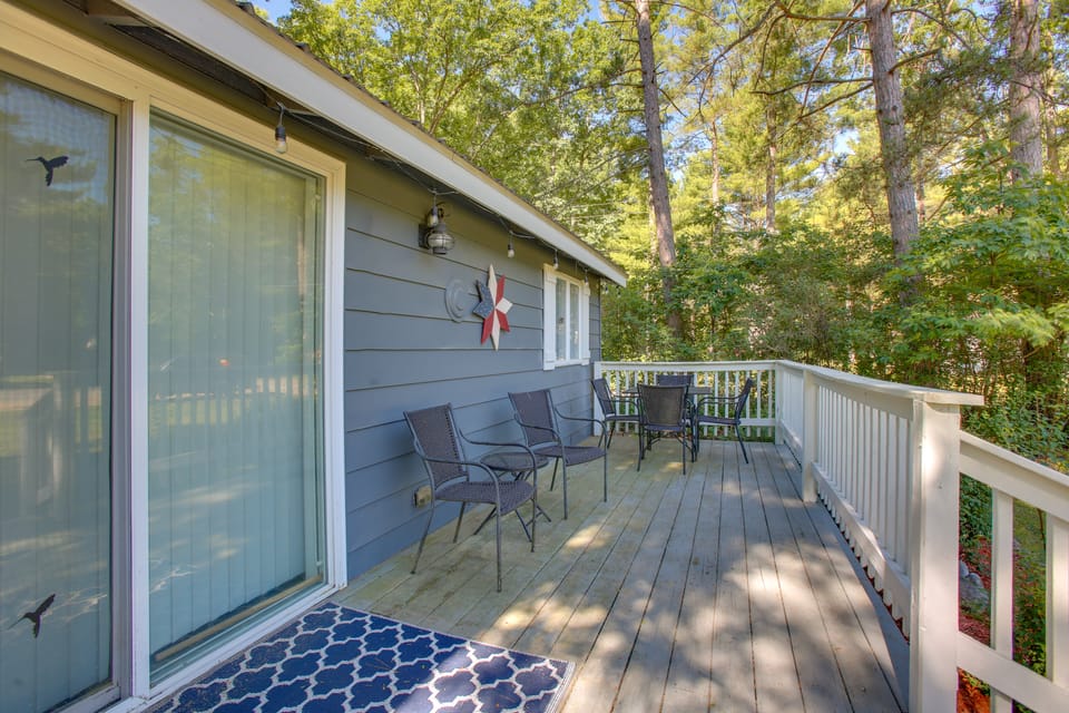Cozy Wellston Cabin - Walk to Crystal Lake! House in Michigan