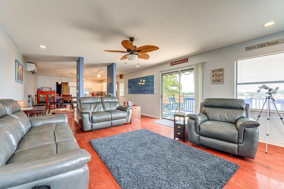 Waterfront Lake Buchanan Cottage w/ Kayaks! Cottage in Texas