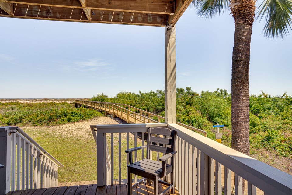 St Helena Island Condo w/ Beach Views & Porch! Apartment in South Carolina