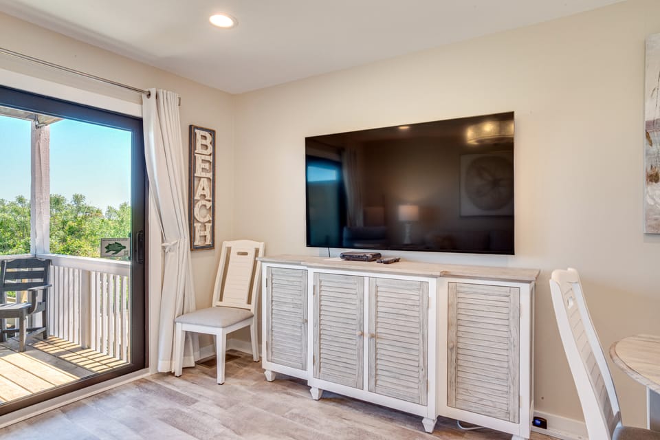 St Helena Island Condo w/ Beach Views & Porch! Apartment in South Carolina