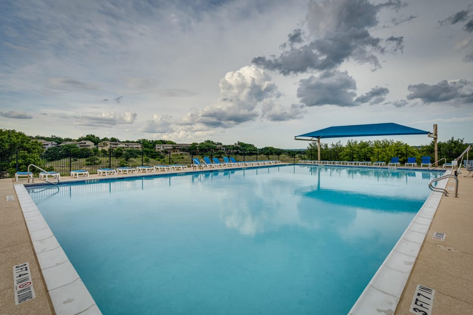 Lago Vista Golf Getaway w/ Decks + Pool Access! Apartment in Point Venture