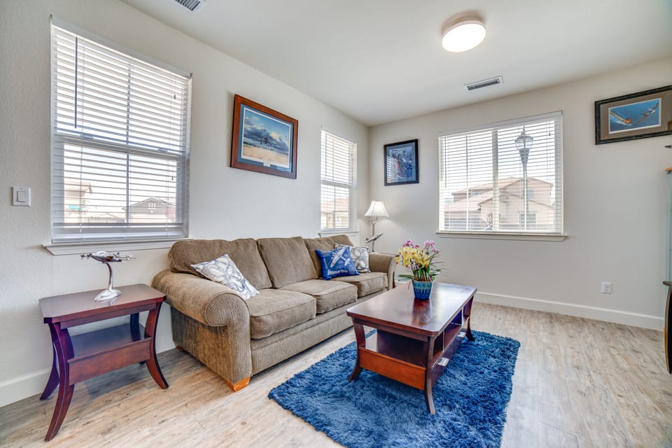 WWII Aviation-Themed Apt in Sparks: Near Parks! Apartment in Sparks