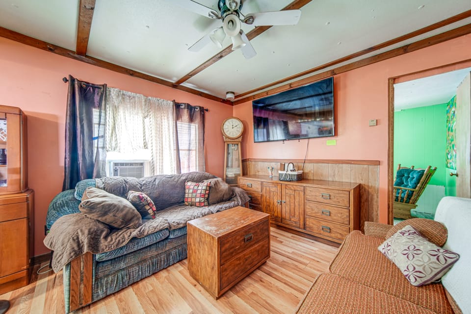 Andover Home Near State Park w/ Patio & Yard! House in Lake Erie