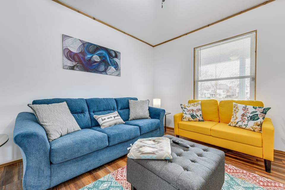 Charming Home - 2 Mi to Niagara Falls State Park! House in Niagara Falls