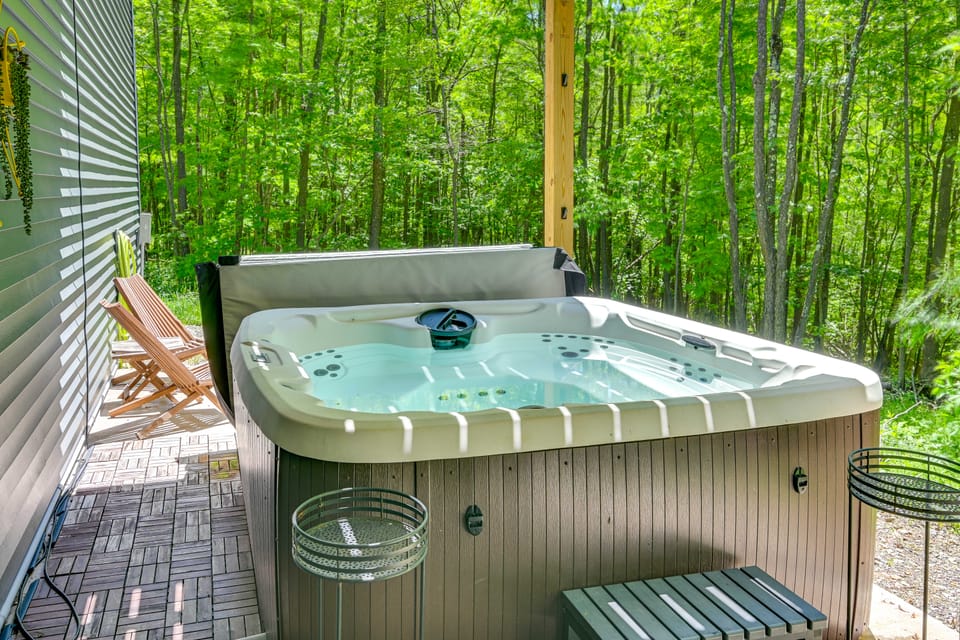 Swanton Retreat w/ Game Room, Hot Tub & Trails! House in Garrett County