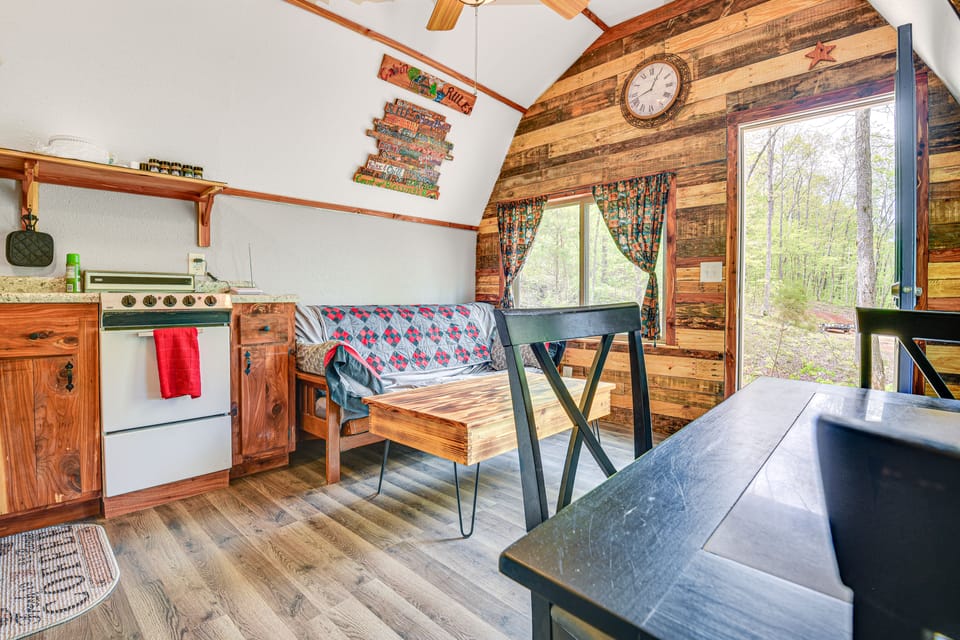 Mtn-View Cabin w/ Deck & Fire Pit in Des Arc! House in Ozark Mountains