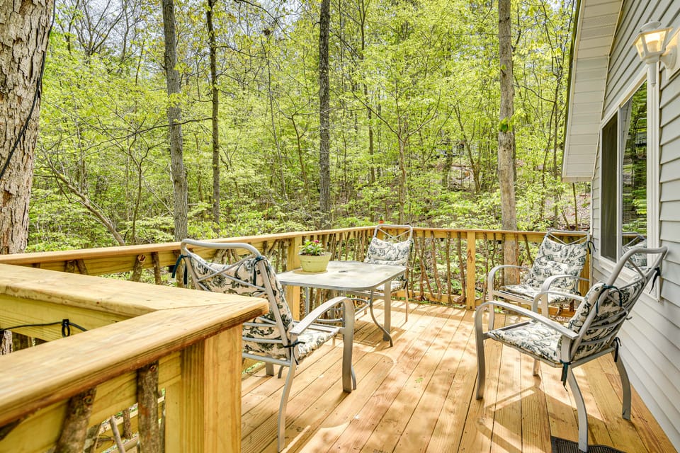 Mtn-View Cabin w/ Deck & Fire Pit in Des Arc! House in Ozark Mountains