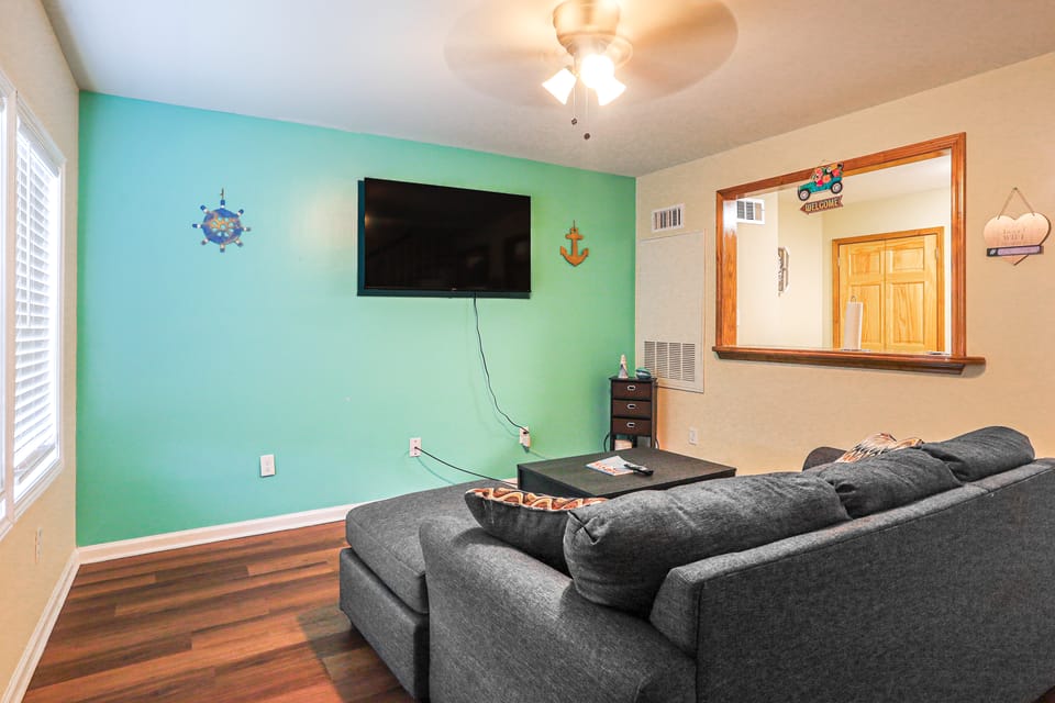 2 Mi to Stewart Beach: Galveston Townhome Apartment in Galveston Island