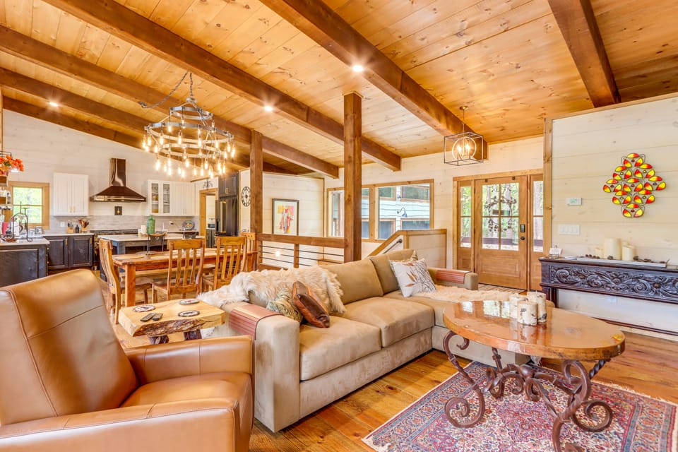 Blue Ridge Cabin w/ Hot Tub, Deck & Mountain Views House in Georgia