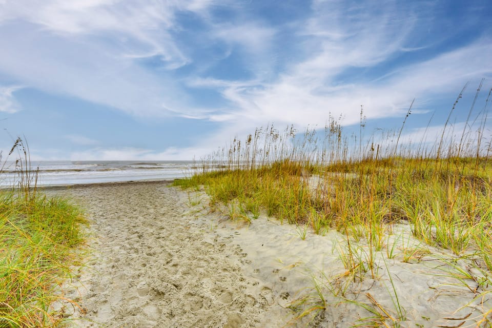 Pool Access! Oceanfront Hilton Head Island Condo Apartment in South Forest Beach