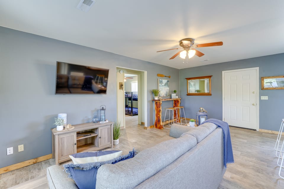 Lakefront Shell Knob Condo w/ Deck & Grill! Apartment in Shell Knob