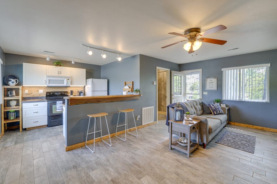 Lakefront Shell Knob Condo w/ Deck & Grill! Apartment in Shell Knob