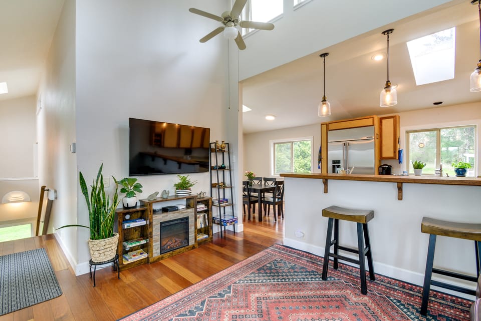 Port Townsend Home: Spacious Yard & Mountain Views House in Puget Sound