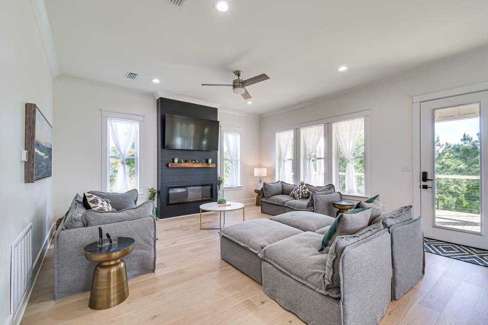 'Azure on Shell Lane' - Gulf Shores Gem w/ Deck! House in Alabama
