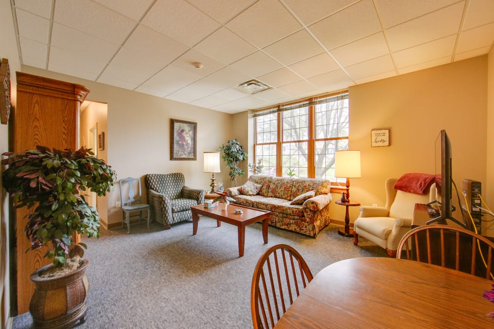New Kensington Vacation Rental w/ Shared Amenities Apartment in Allegheny River