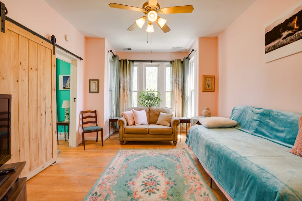 Chicago Apt: Walk to Logan Square Apartment in Chicago
