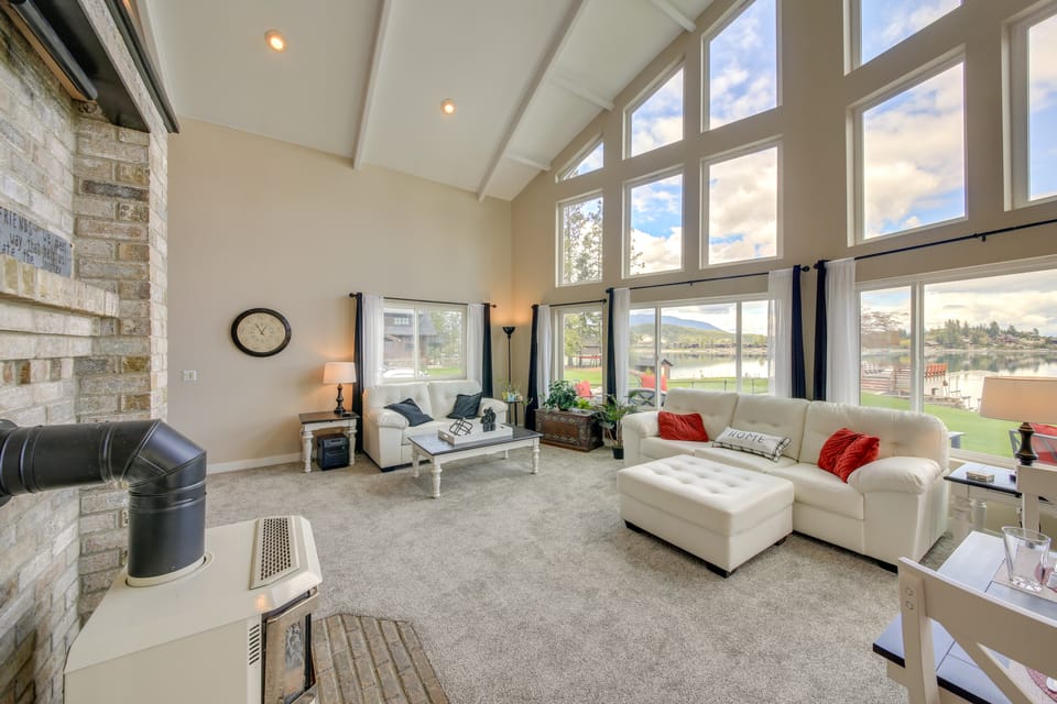 Beachfront Sagle Retreat w/ Boat Dock & Lift House in Sagle