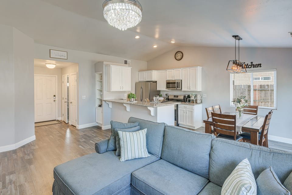 Bakersfield Home w/ Pool Table, Cornhole + More! House in Bakersfield